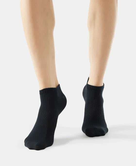 #7097 Jockey Compact Cotton Stretch Low Show Socks With Stay Fresh Treatment
