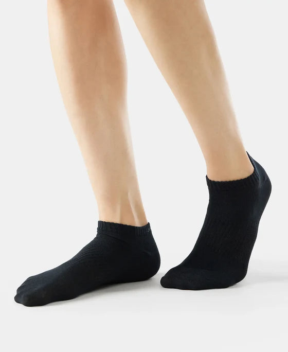 #7097 Jockey Compact Cotton Stretch Low Show Socks With Stay Fresh Treatment