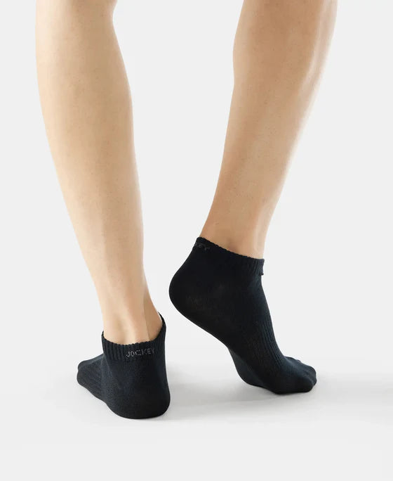 #7097 Jockey Compact Cotton Stretch Low Show Socks With Stay Fresh Treatment